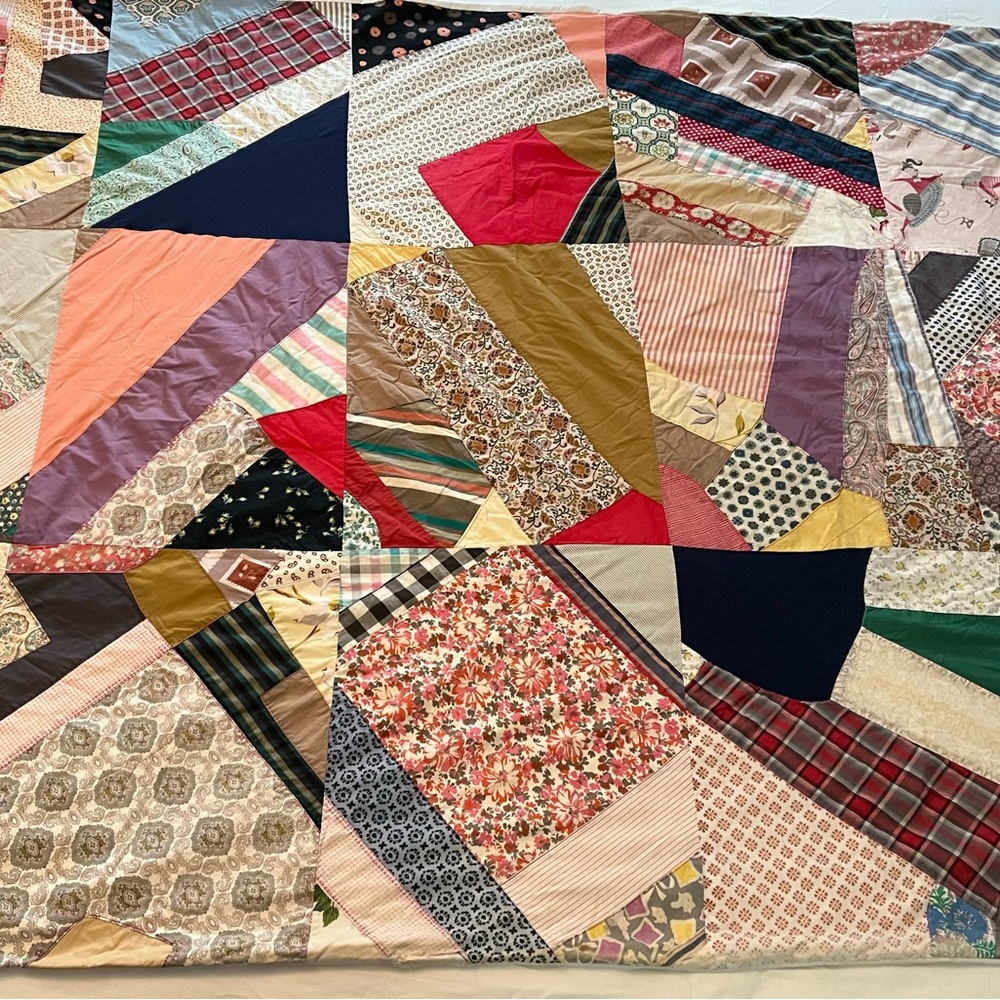 Patchwork Quilt with Multicolor Design - Picture 2 of 16